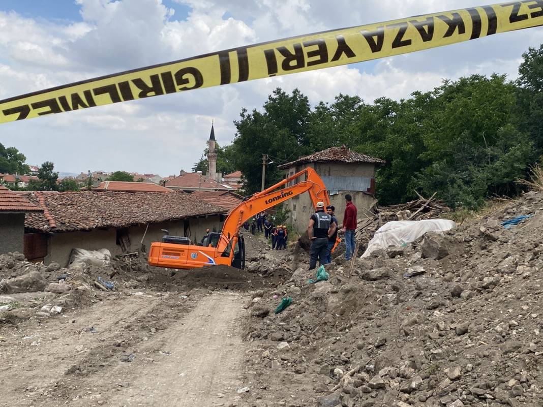 Define ararken hayatını kaybetti! 3 kere toprağın altına girdi 2